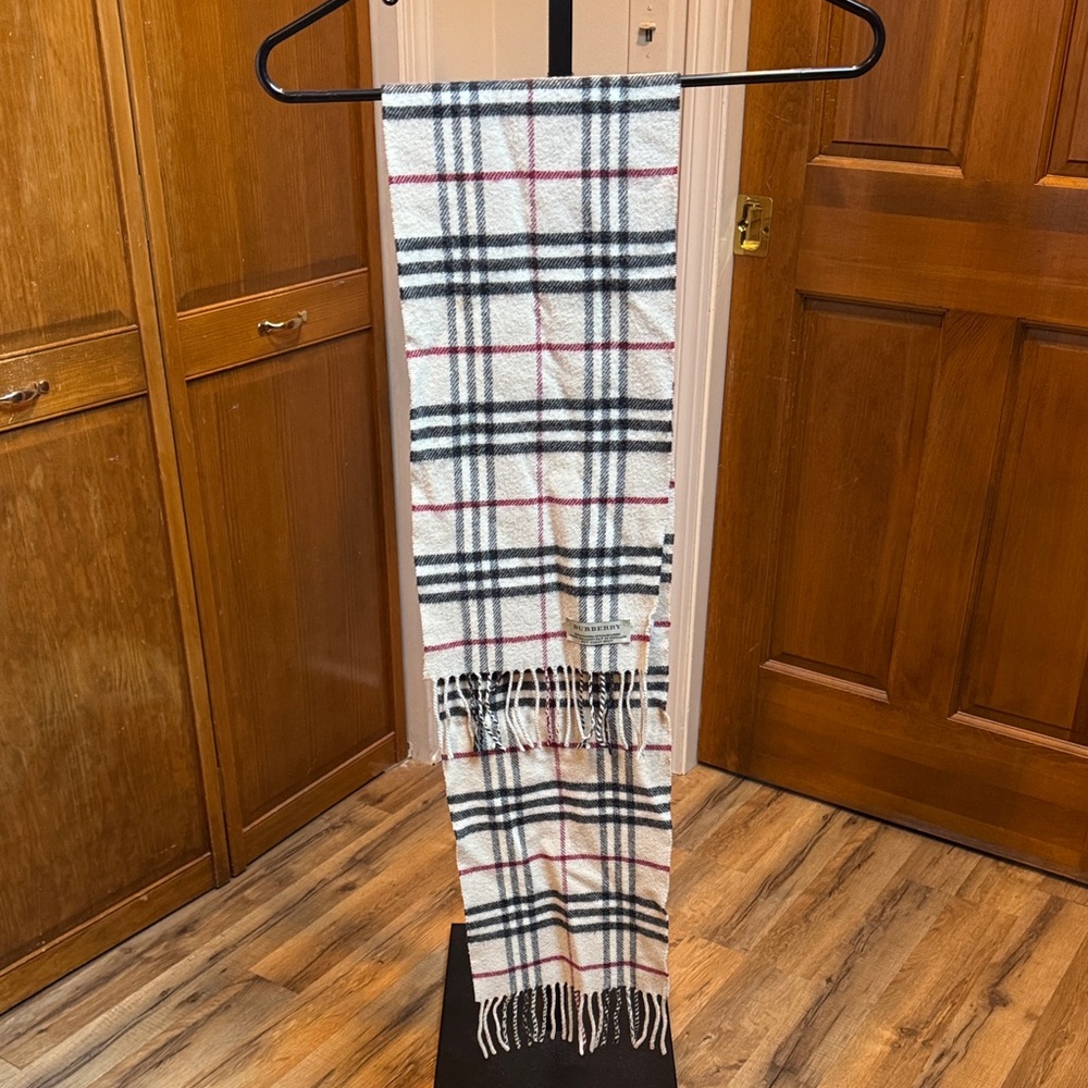 Burberry Classic Nova Check Scarf in White Black Red